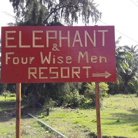 Elephant And Four Wise Men Resort Ram Nagar Exterior photo